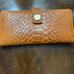 Beautiful classy hobo slim wallet with snap.